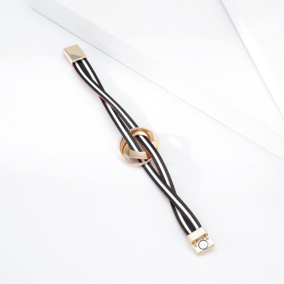 Bohemian layered leather bracelet - Picture 3 of 11